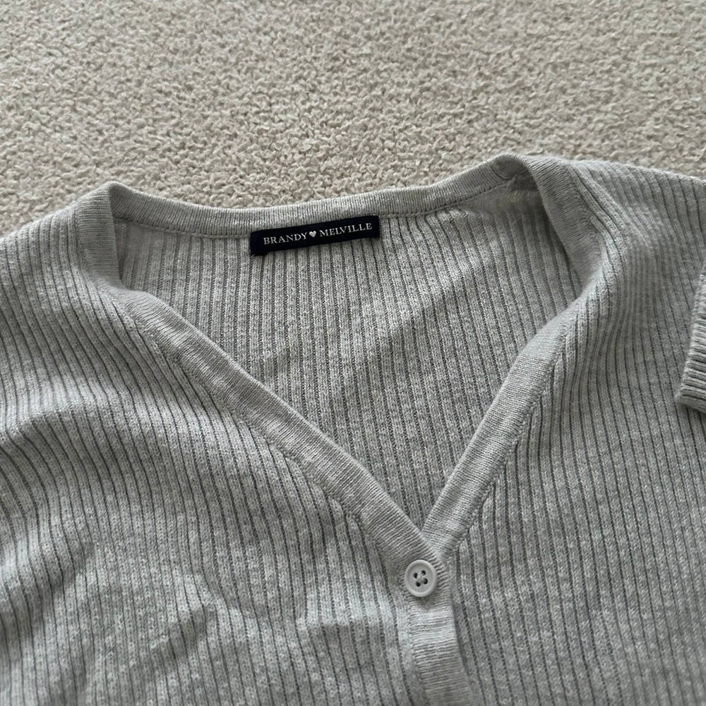 Brandy Melville Grey Ribbed Cropped Cardigan Size Small - Picture 2 of 8